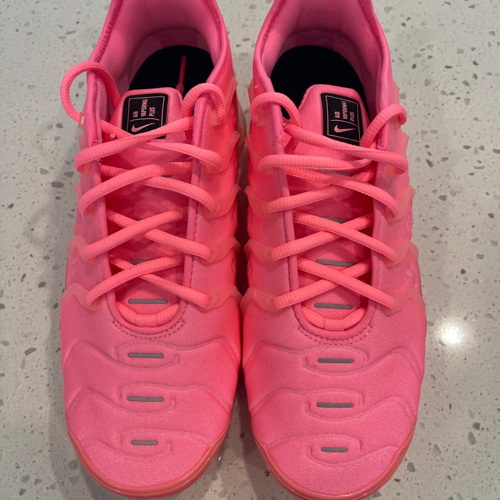 Nike Women's VaporMax Plus Pink Sneakers NWOT